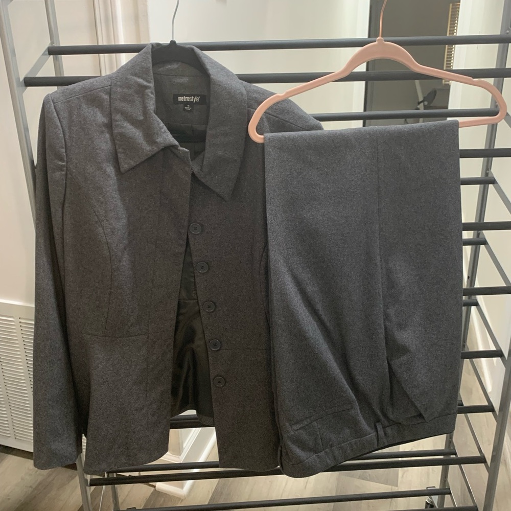 Metrostyle 2 pc gray pantsuit